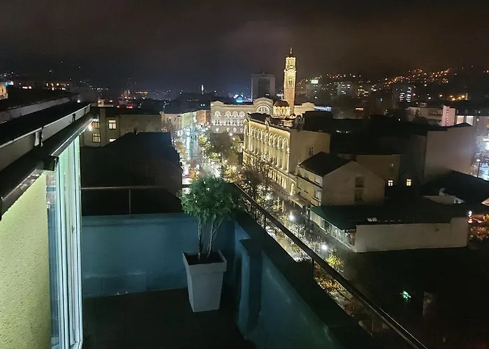 Pozoriste Penthaus شقة